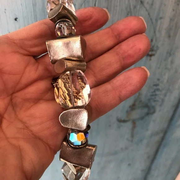 Bracelet w/Swarovski crystals, silver chunks & rings, and heart & arrow clasp - Picture 9 of 12